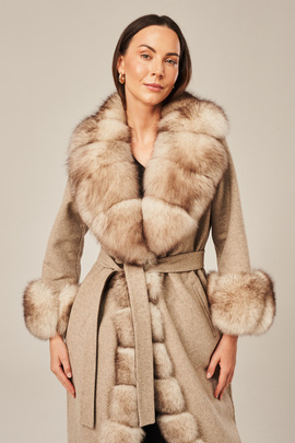 Palton de damă din lână de alpaca cu blană de vulpe