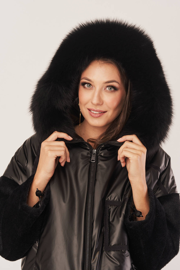 Geacă damă oversize neagră cu puf, glugă cu blană naturală de vulpe
