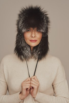 Căciulă damă neagră ushanka cu blană naturală de vulpe argintie