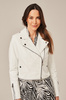 Geacă unică și stilată din piele albă pentru femei