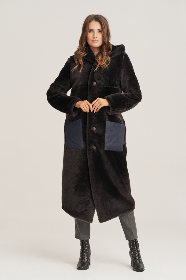 Haină de blană reversibilă din piele naturală de miel pentru femei – albastru închis, model oversize cu glugă