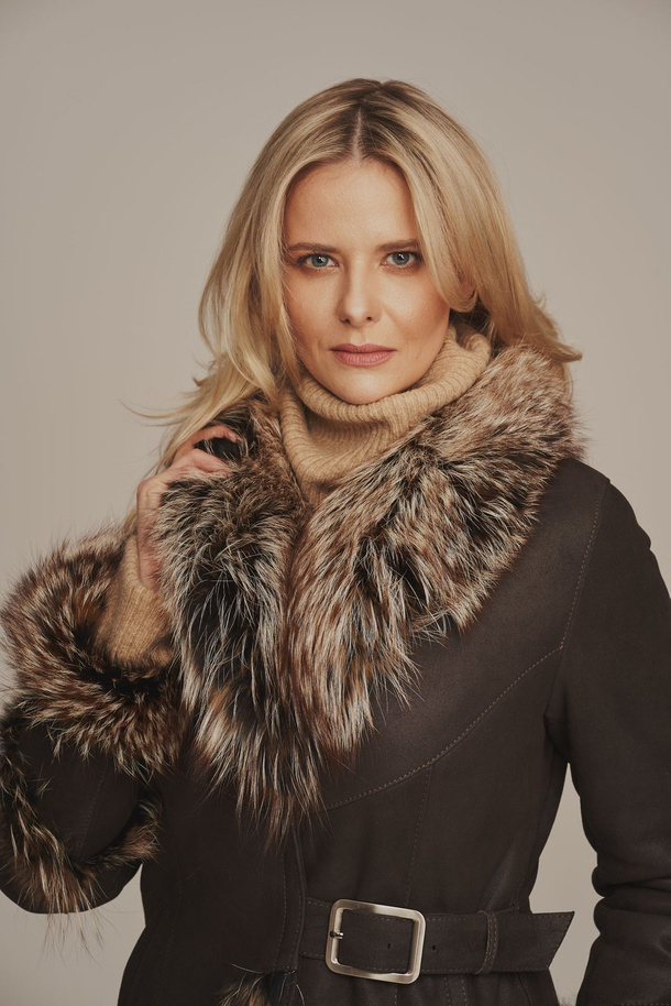 Geacă damă de iarnă din piele naturală de miel cu blană de vulpe