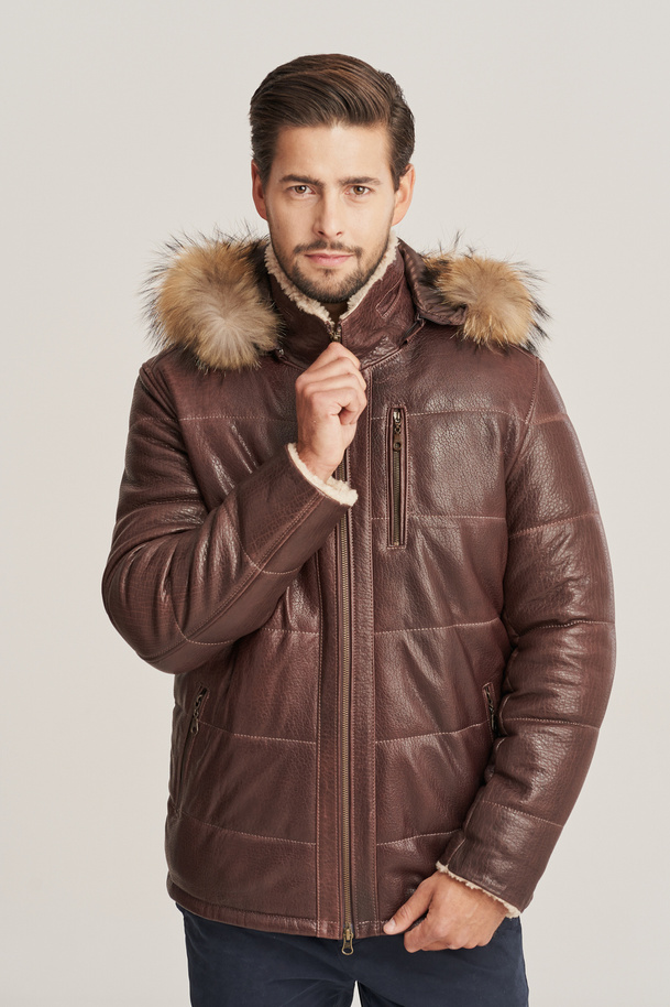 Geacă bărbătească de iarnă din piele naturală maro cu glugă și blană – stil și protecție termică