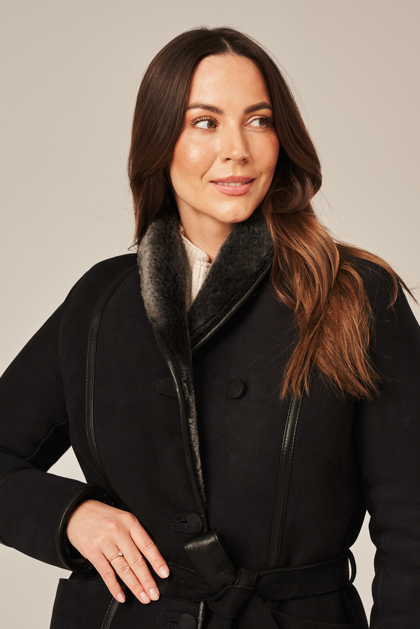 Haină naturală din piele de oaie pentru femei