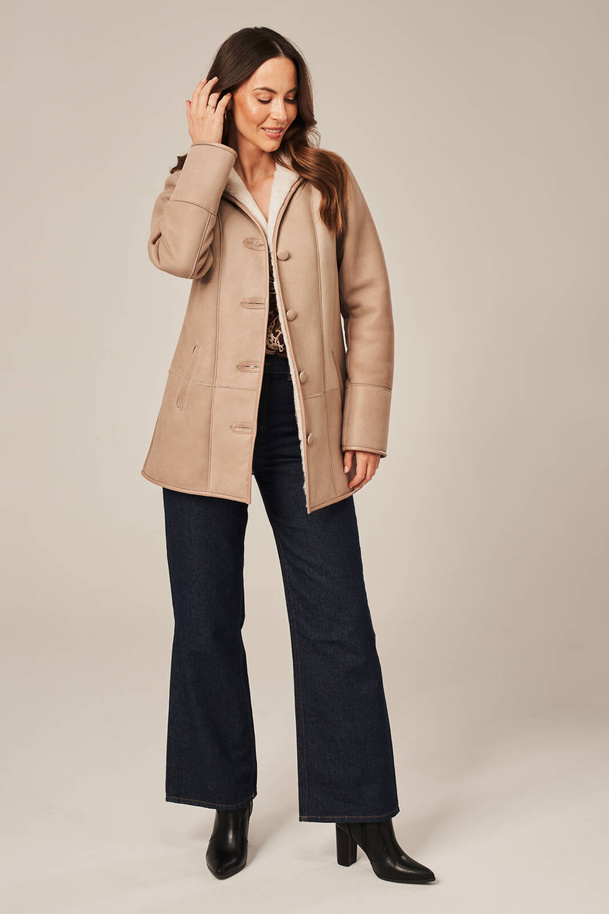 Jachetă bej din piele de oaie