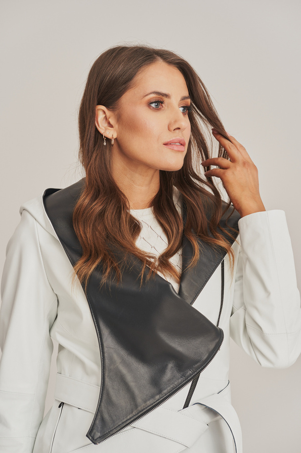 Geacă de damă din piele naturală albă și bleumarin