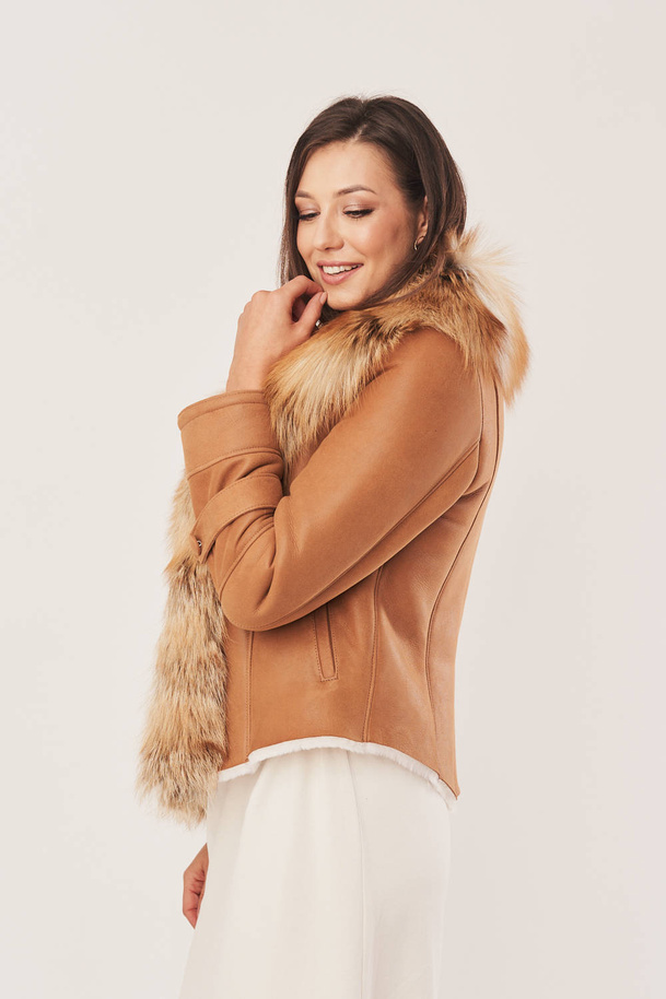 Cojoc din piele și blană naturală de miel, guler și manșete din blană de vulpe, femei