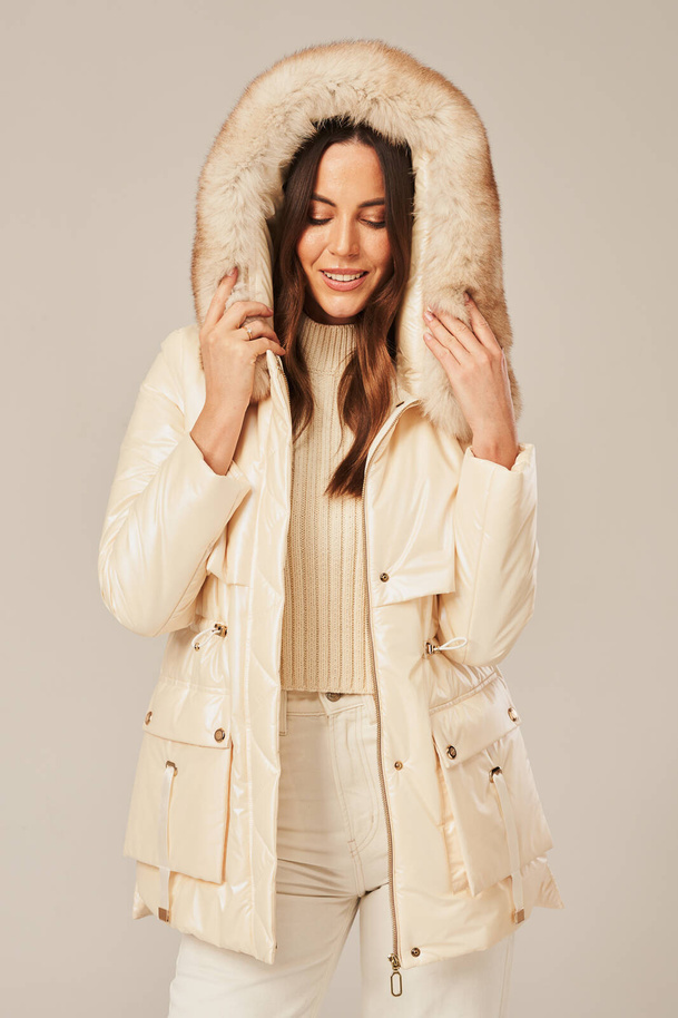 Geacă de damă din blană de vulpe bej cu puf