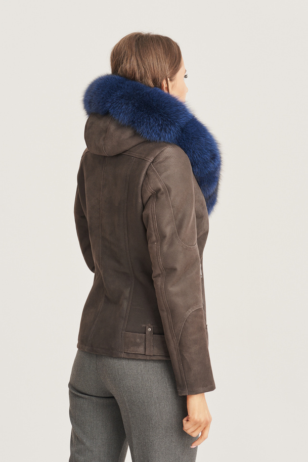 Cojoc damă iarnă cu glugă din piele naturală de miel maro cu blană de vulpe