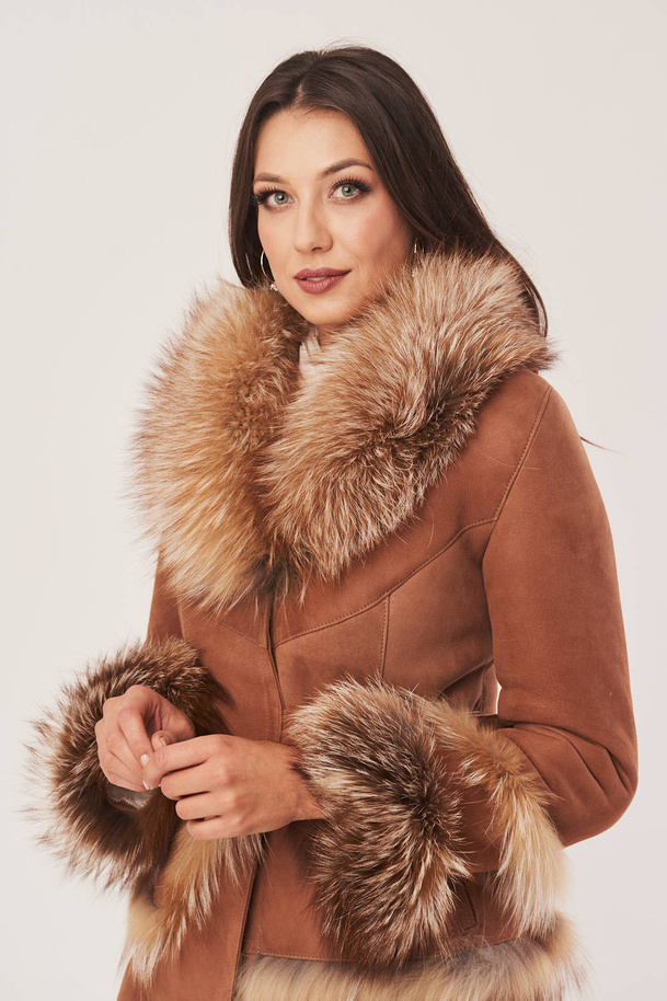 Cojoc damă din piele naturală de miel cu blană albă