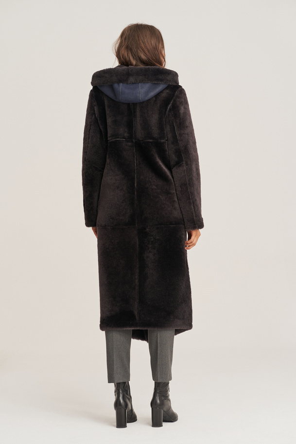 Haină de blană reversibilă din piele naturală de miel pentru femei – albastru închis, model oversize cu glugă