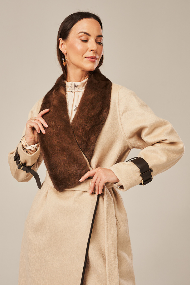 Palton damă călduros din lână alpaca cu blană naturală de nurcă și detalii din piele naturală