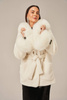 Palton damă scurt crem cu glugă și blană naturală de vulpe albă – confort și eleganță pentru sezonul rece