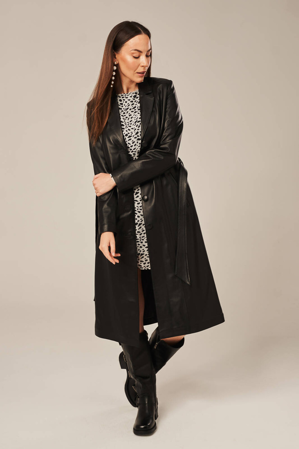 Palton clasic de damă din piele naturală neagră – eleganță atemporală