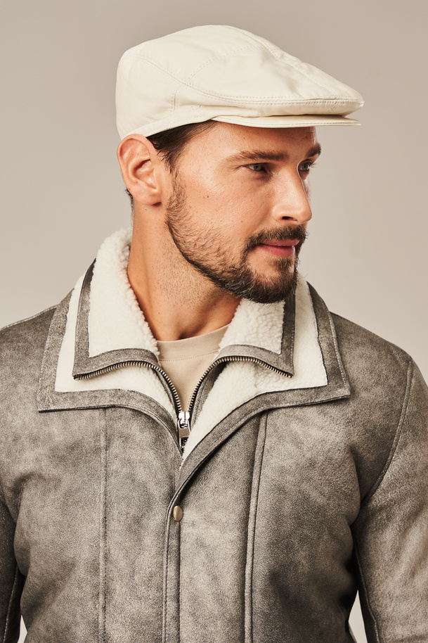 Căciulă de piele bărbați albă tip Gatsby – piele naturală de miel, moale și rezistentă