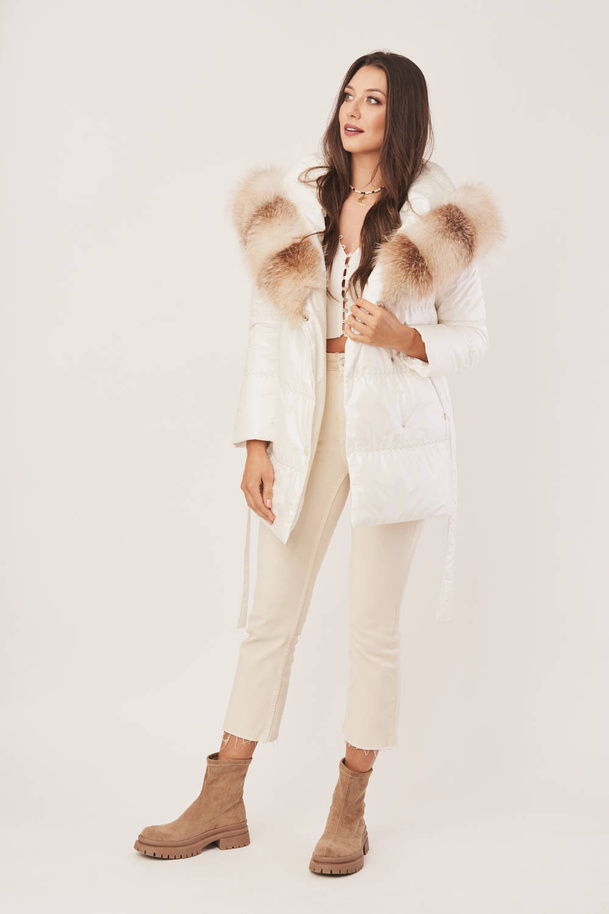 Geacă damă cu puf bej deschis, cu glugă și blană naturală de vulpe