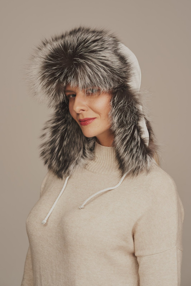 Căciulă damă albă ushanka cu blană naturală de vulpe argintie