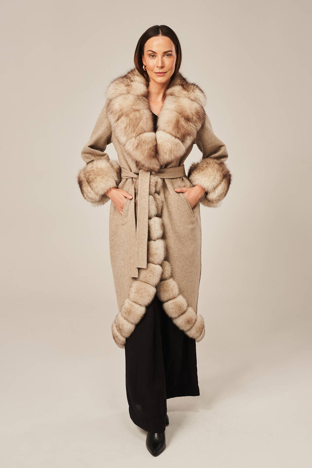 Palton de damă din lână de alpaca cu blană de vulpe