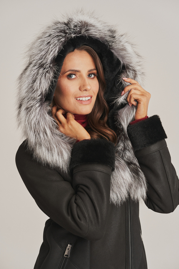 Haină de damă neagră cu glugă, din piele naturală de miel 