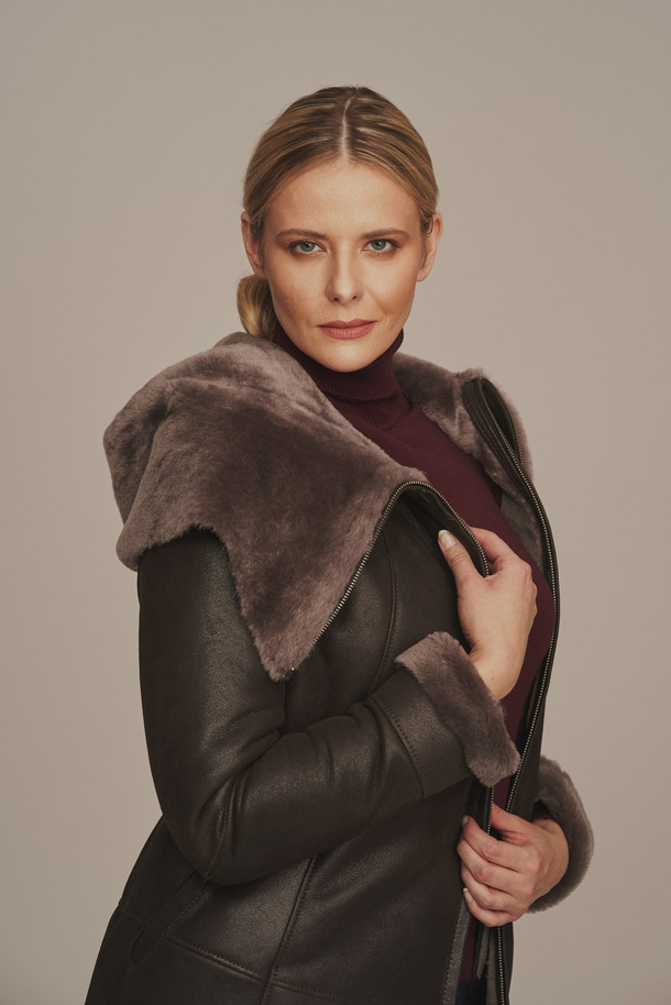 Palton damă din piele de miel natural cu glugă 