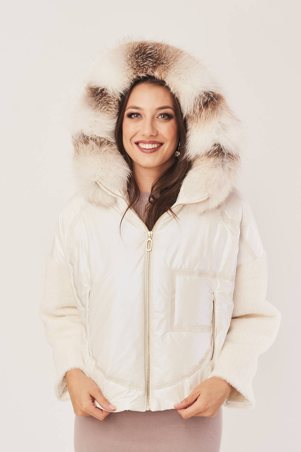 Geacă de damă bej scurtă cu blană naturală și mâneci din alpaca