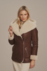Haină de damă din piele de oaie naturală - maro, cu glugă largă