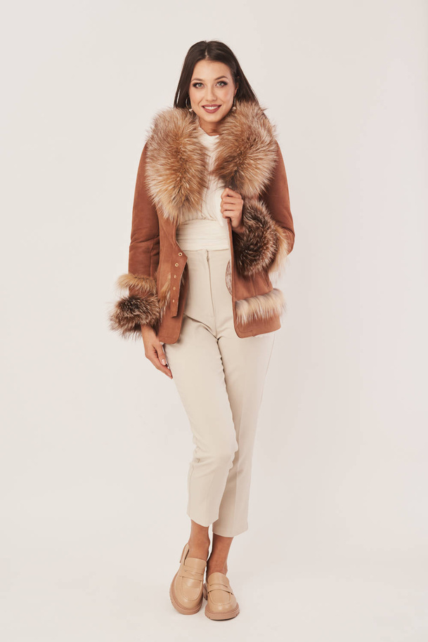 Cojoc damă din piele naturală de miel cu blană albă