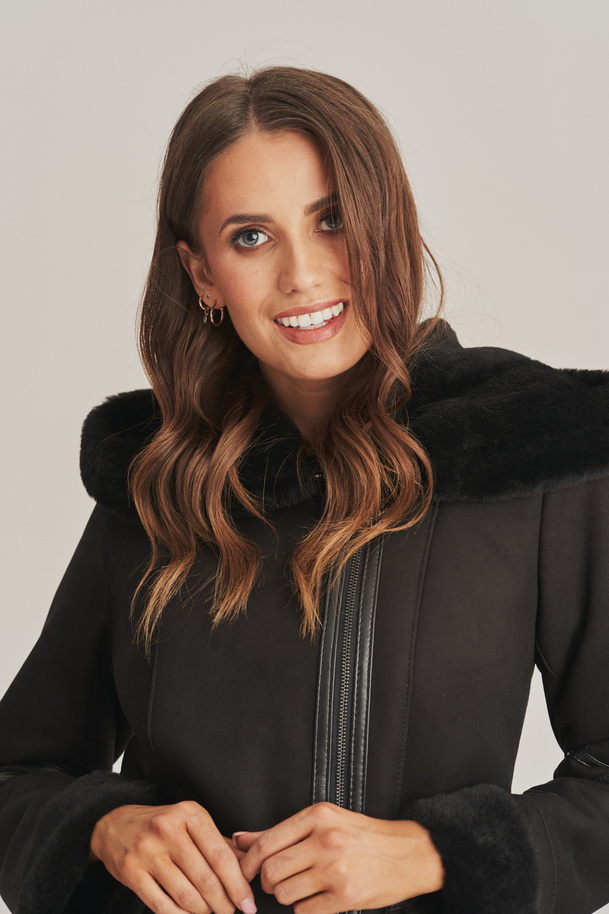 Haină de iarnă pentru femei din piele de miel negru