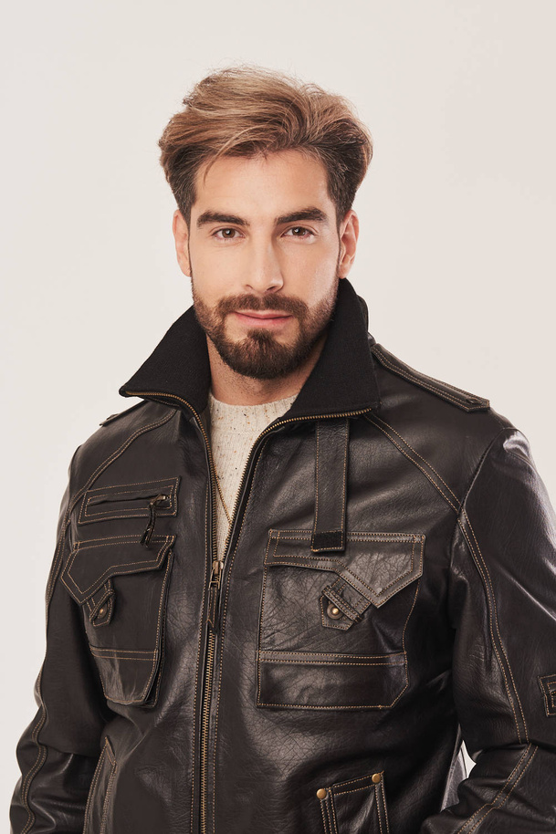 Geacă bărbătească pilotă din piele naturală neagră – stil sportiv și durabilitate pentru toamnă și primăvară