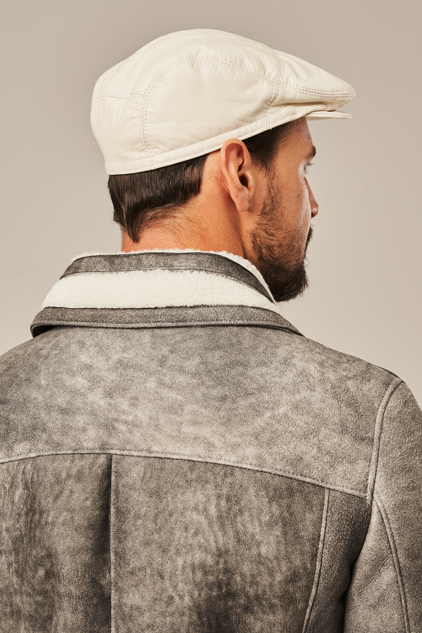 Căciulă de piele bărbați albă tip Gatsby – piele naturală de miel, moale și rezistentă