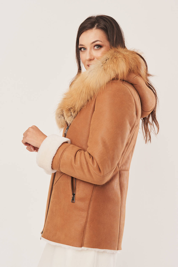 Geacă de iarnă pentru femei din piele de miel cu blană naturală