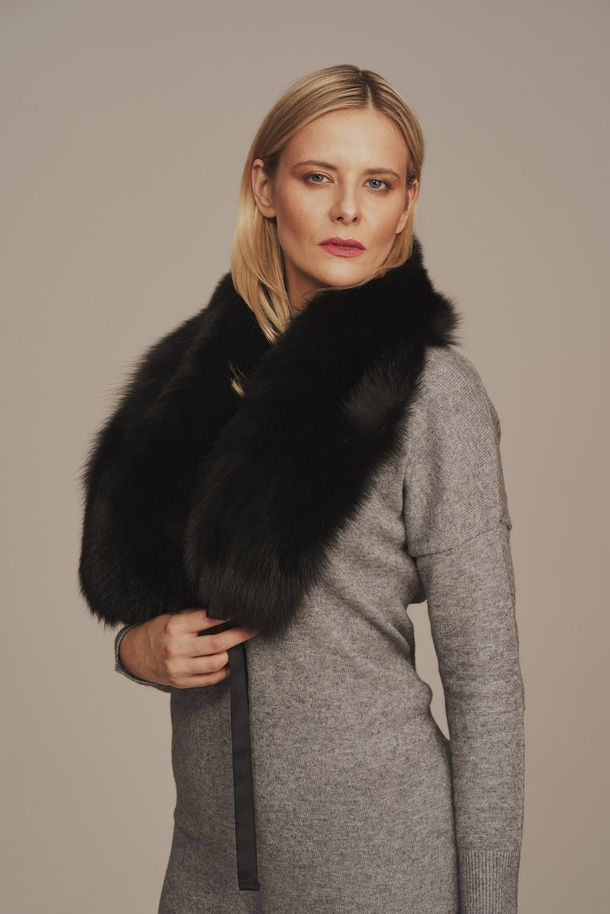 Guler din blană naturală de vulpe neagră