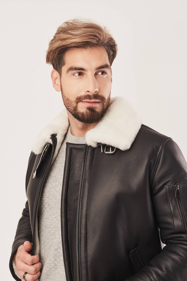 Geacă bărbătească de iarnă tip pilotă, neagră, din piele naturală de miel