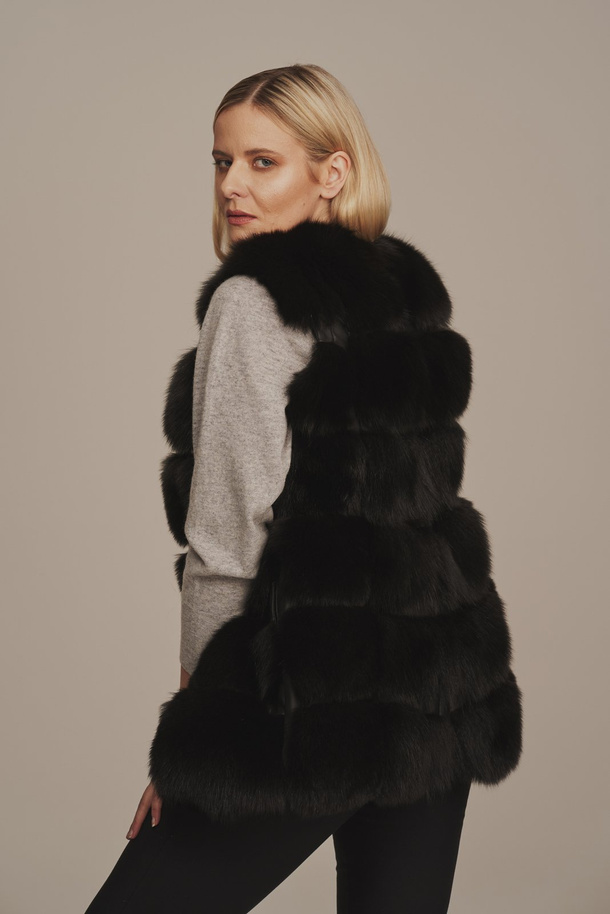 Vestă din blană naturală de vulpe neagră pentru femei – eleganță și căldură