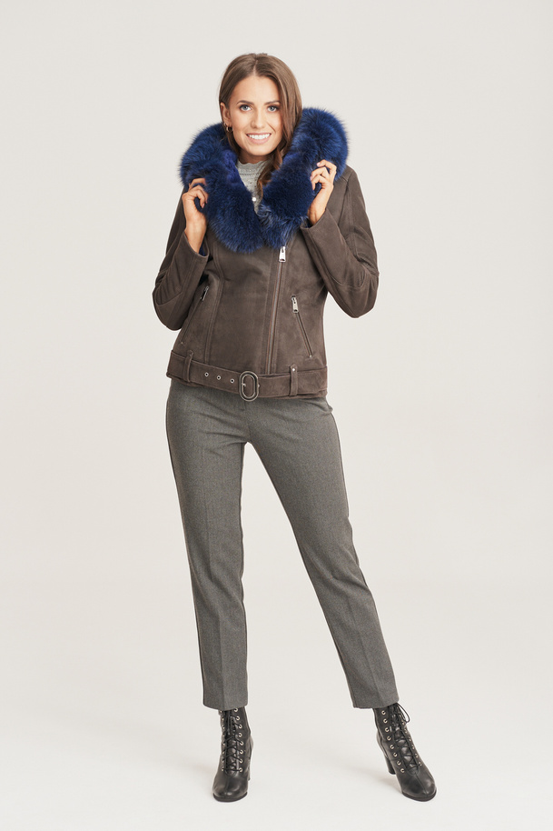 Cojoc damă iarnă cu glugă din piele naturală de miel maro cu blană de vulpe