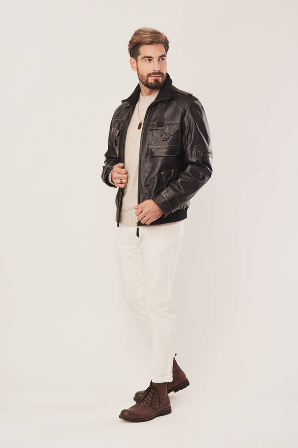 Geacă bărbătească pilotă din piele naturală neagră – stil sportiv și durabilitate pentru toamnă și primăvară