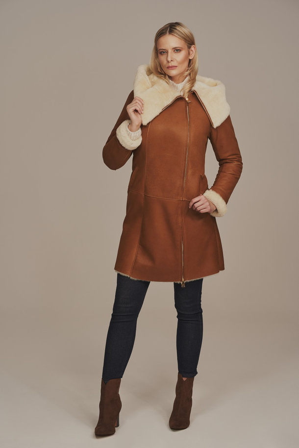 Cojoacă damă naturală cu glugă, culoare roșcată pe blană albă, din piele naturală de miel, lungime până la genunchi