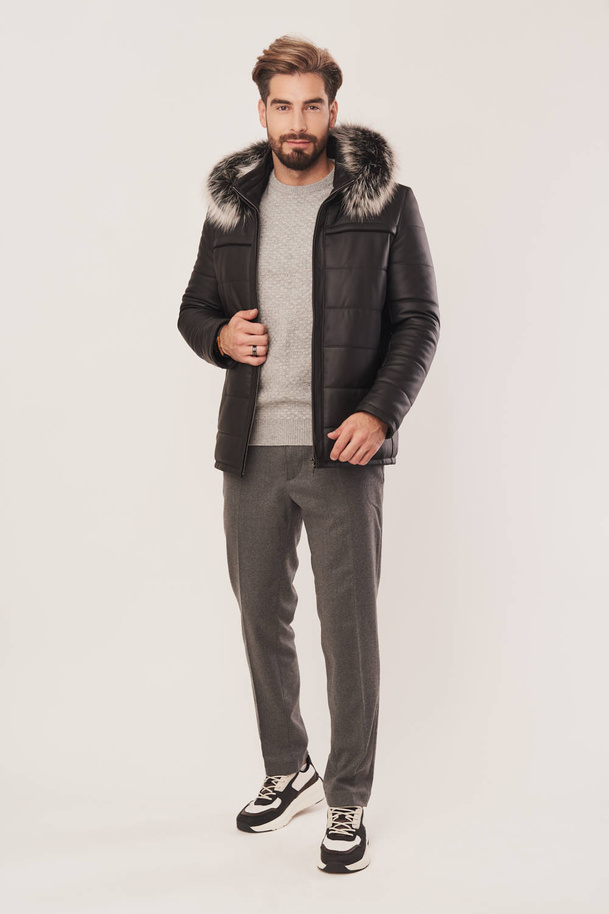 Geacă bărbătească de iarnă din piele naturală de miel – căptușeală groasă și glugă cu blană