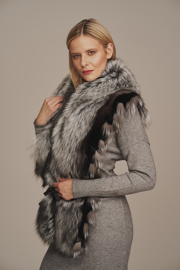 Guler elegant din blană naturală de vulpe argintie cu ciucuri