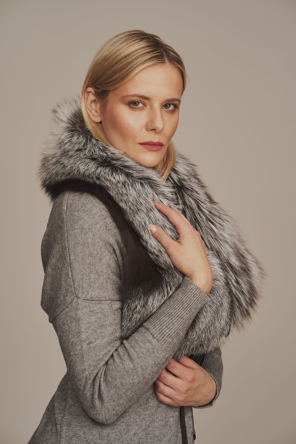 Guler elegant din blană naturală de vulpe argintie pentru iarnă