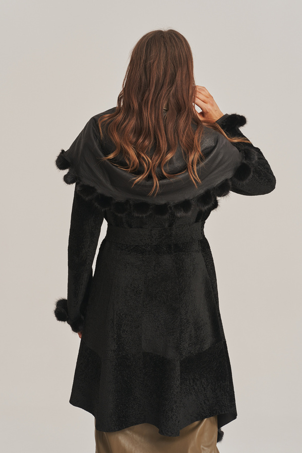 Palton elegant de iarnă pentru femei din lână cu blană negru