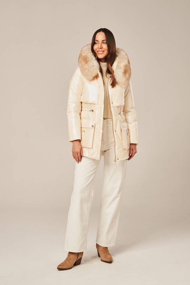 Geacă de damă din blană de vulpe bej cu puf