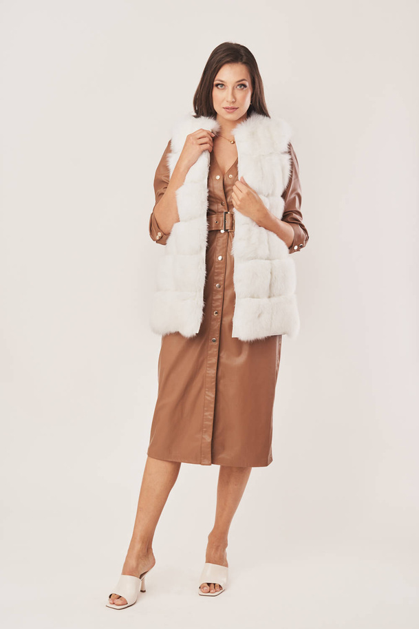 Vestă damă albă din blană naturală de vulpe – elegantă și călduroasă