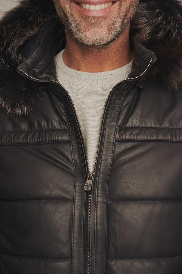 Geacă de piele bărbați neagră pentru iarnă cu glugă și blană de vulpe