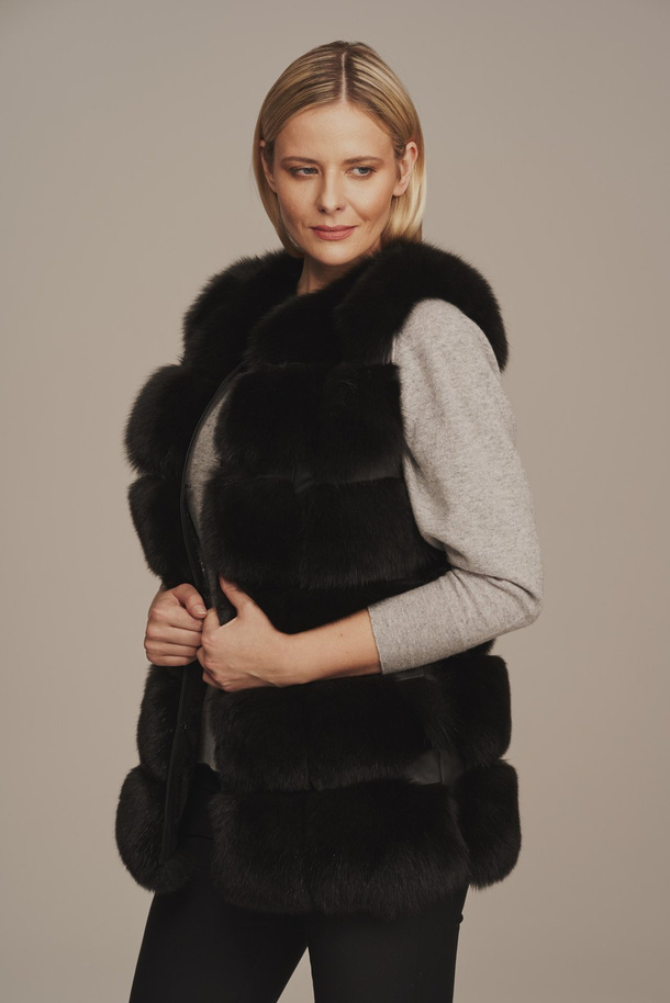 Vestă din blană naturală de vulpe neagră pentru femei – eleganță și căldură
