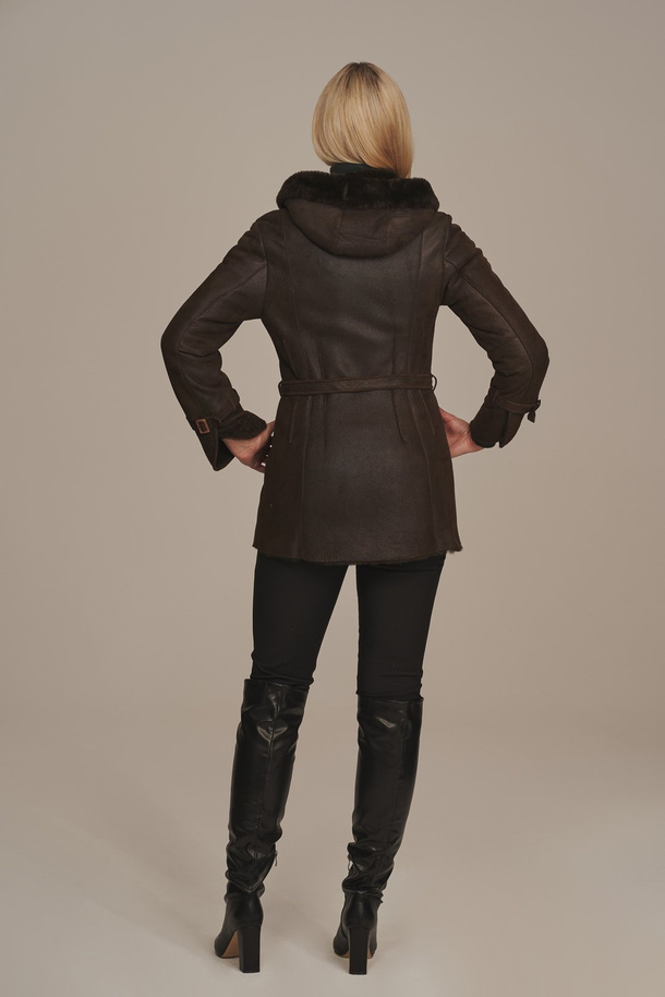 Geacă de iarnă damă din piele naturală de miel cu glugă- maro 