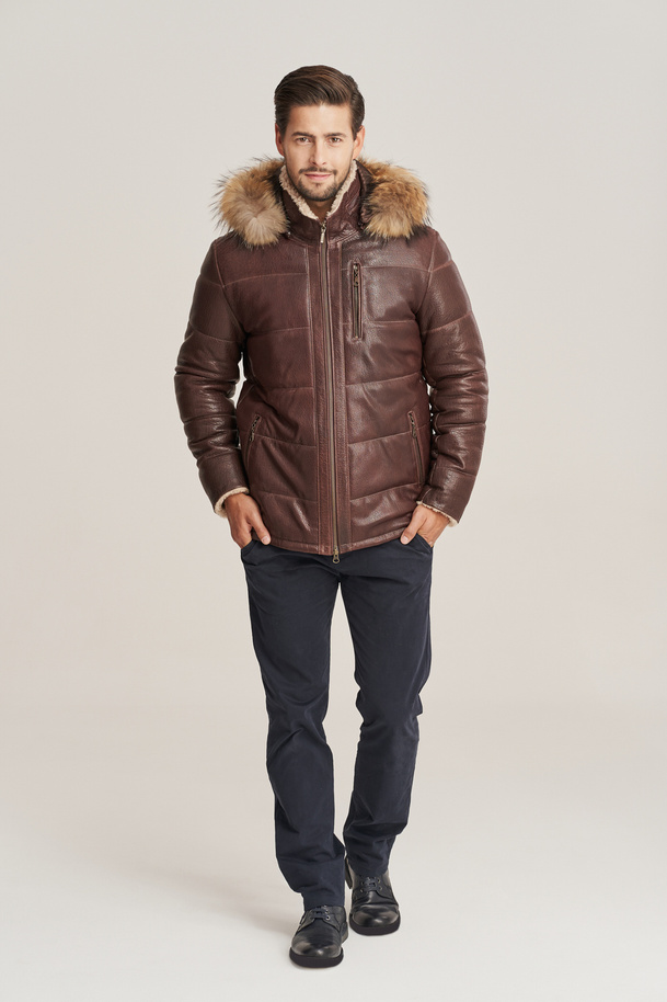 Geacă bărbătească de iarnă din piele naturală maro cu glugă și blană – stil și protecție termică