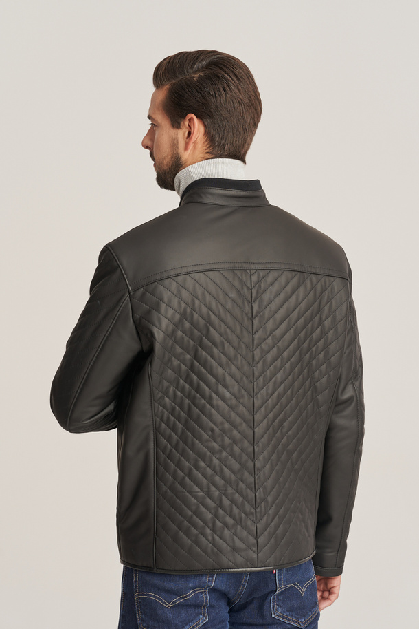 Geacă bărbătească neagră din piele naturală de miel – confort și stil pentru fiecare zi