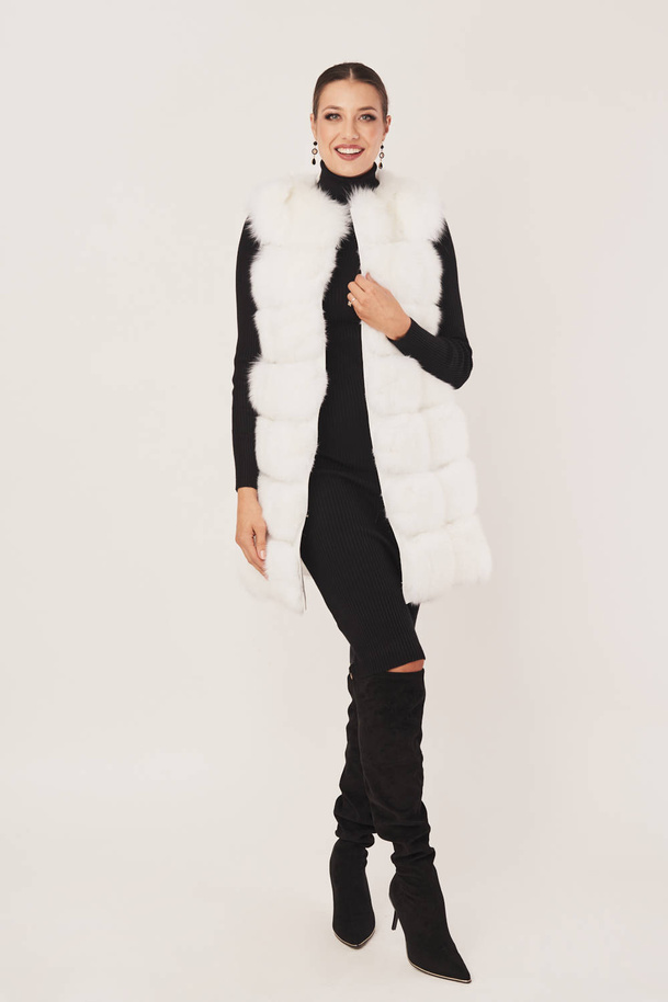 Vesta de blană albă pentru femei, confecționată din blană naturală de vulpe în culoare albă și piele naturală de miel