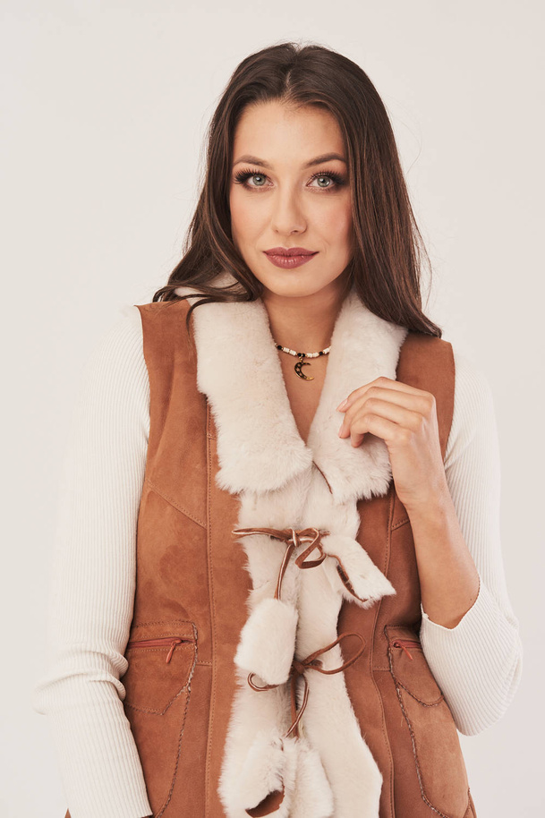 Vestă din piele de oaie pentru femei